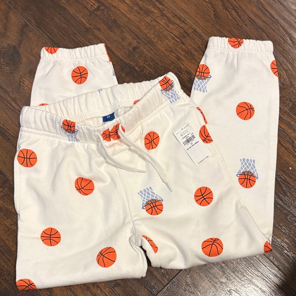 Old Navy Kids White Basketball Print Jogger Pants - NEW size 5T